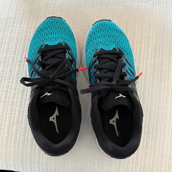 Mizuno Wave Shadow 2 size 6 - Picture 4 of 8